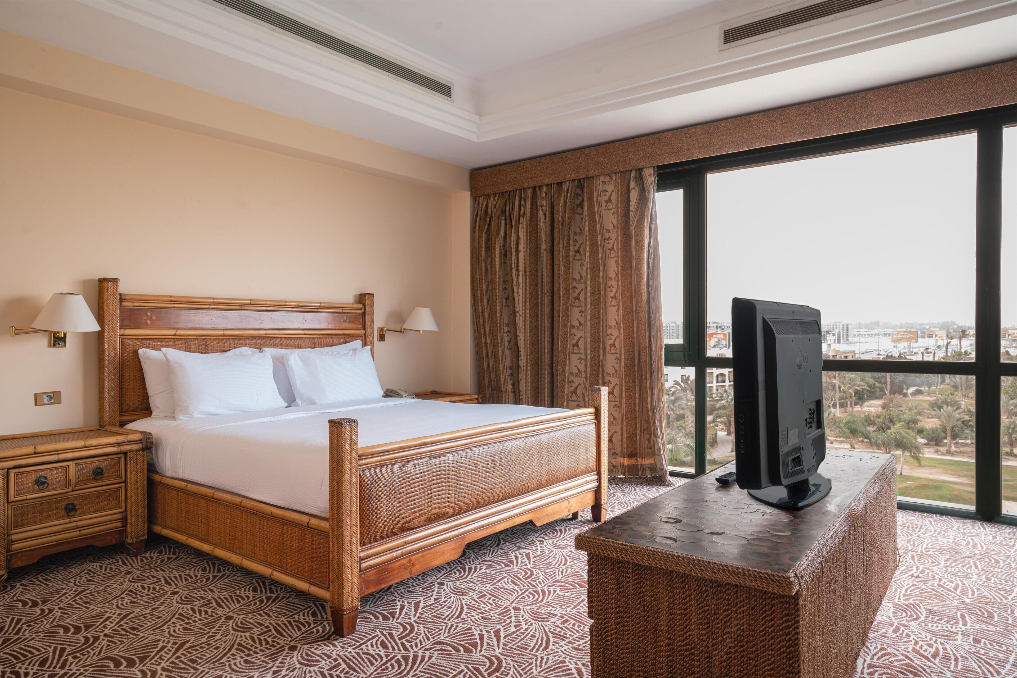 Executive Suite, 1 King Bed (Duplex) | Egyptian cotton sheets, premium bedding, minibar, in-room safe
