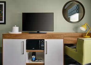 1 bedroom, in-room safe, iron/ironing board, free WiFi