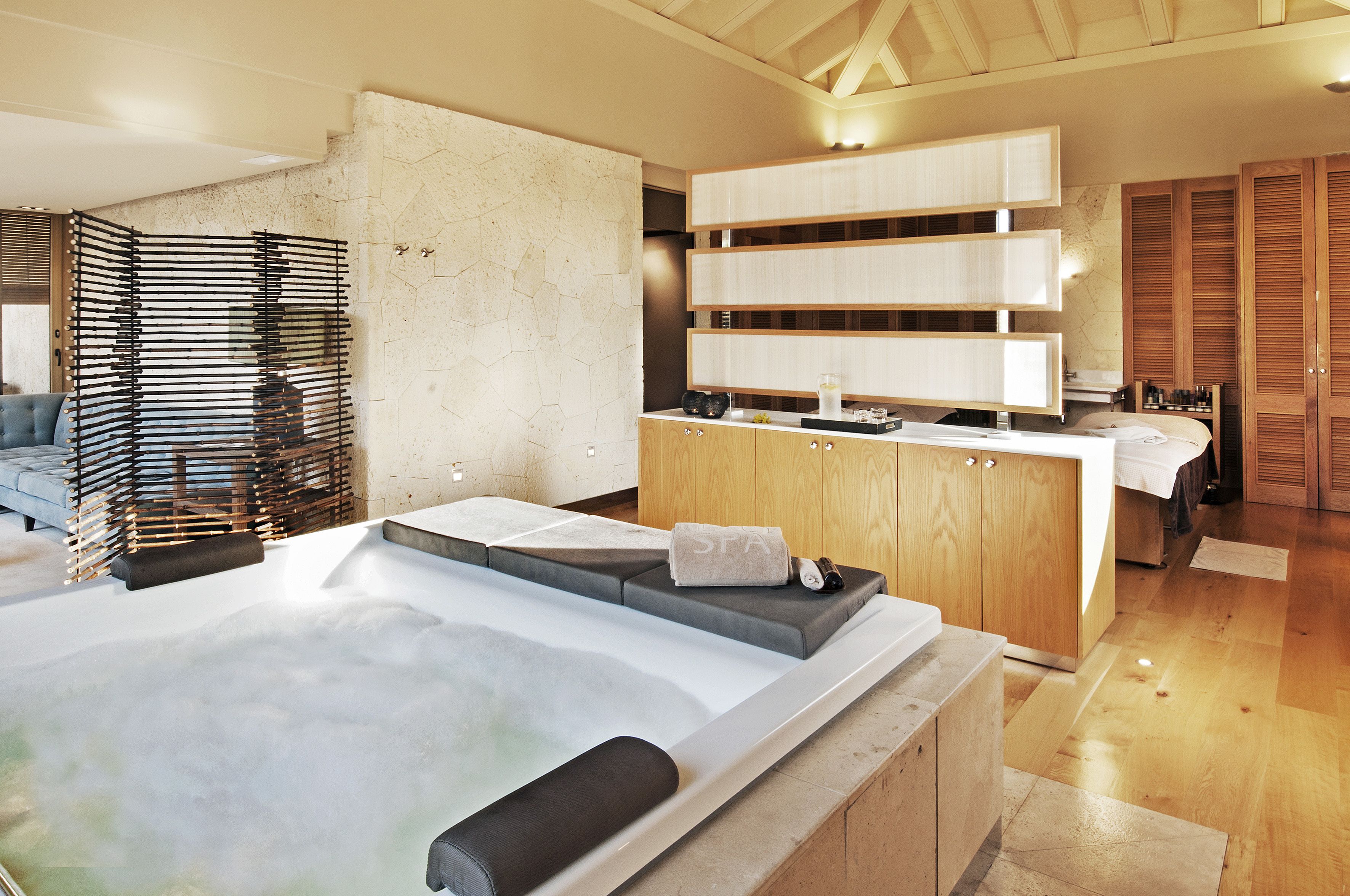 Bồn tắm spa trong nhà