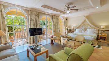 Junior-suite | Premium-sengetøj, dundyner, senge med madrasser af memory foam, minibar