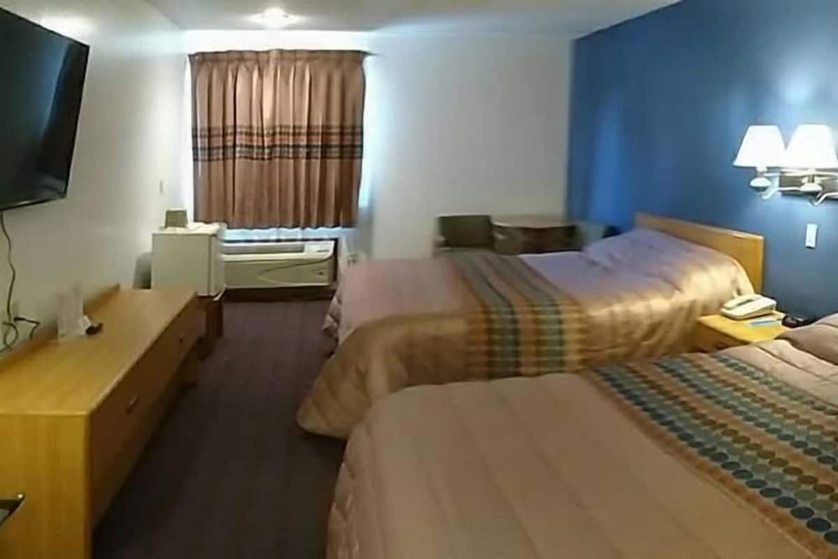 Free WiFi, bed sheets