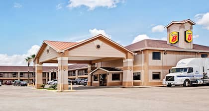 Super 8 by Wyndham Baytown / I-10