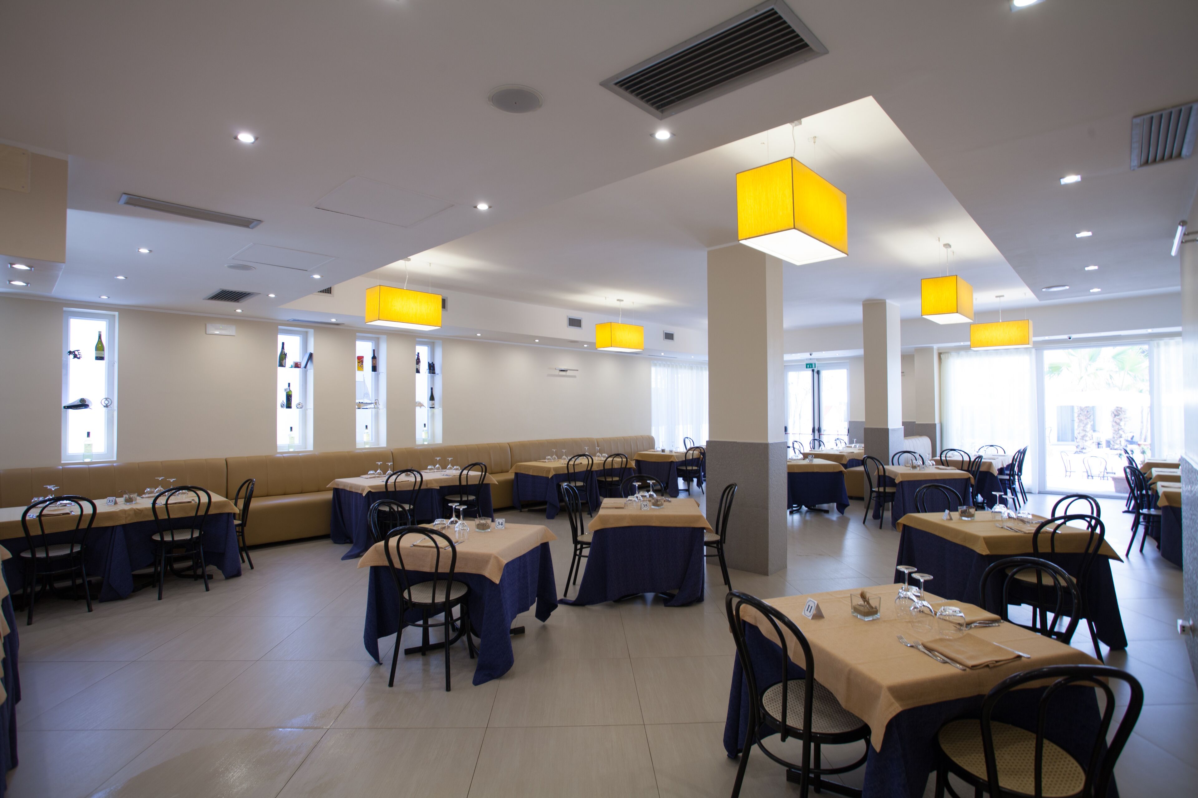 breakfast (eur 10 per person)