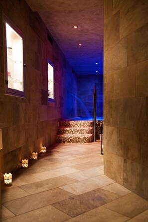Sauna, hot tub, steam room, Turkish bath, body treatments, hydrotherapy