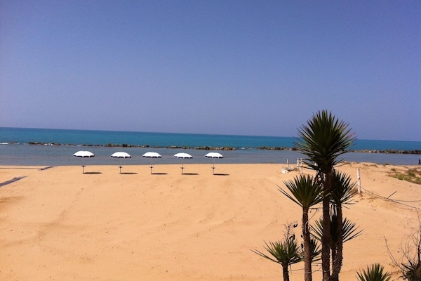Arena blanca, traslado desde/hacia la playa, paseos en botes a motor