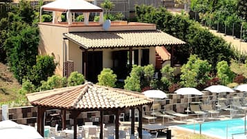 Villa Exclusive, bain à remous, cÎté jardin | Vue de la chambre