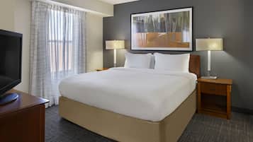 Sängtillbehör av högsta kvalitet och värdeförvaringsskåp på rummet