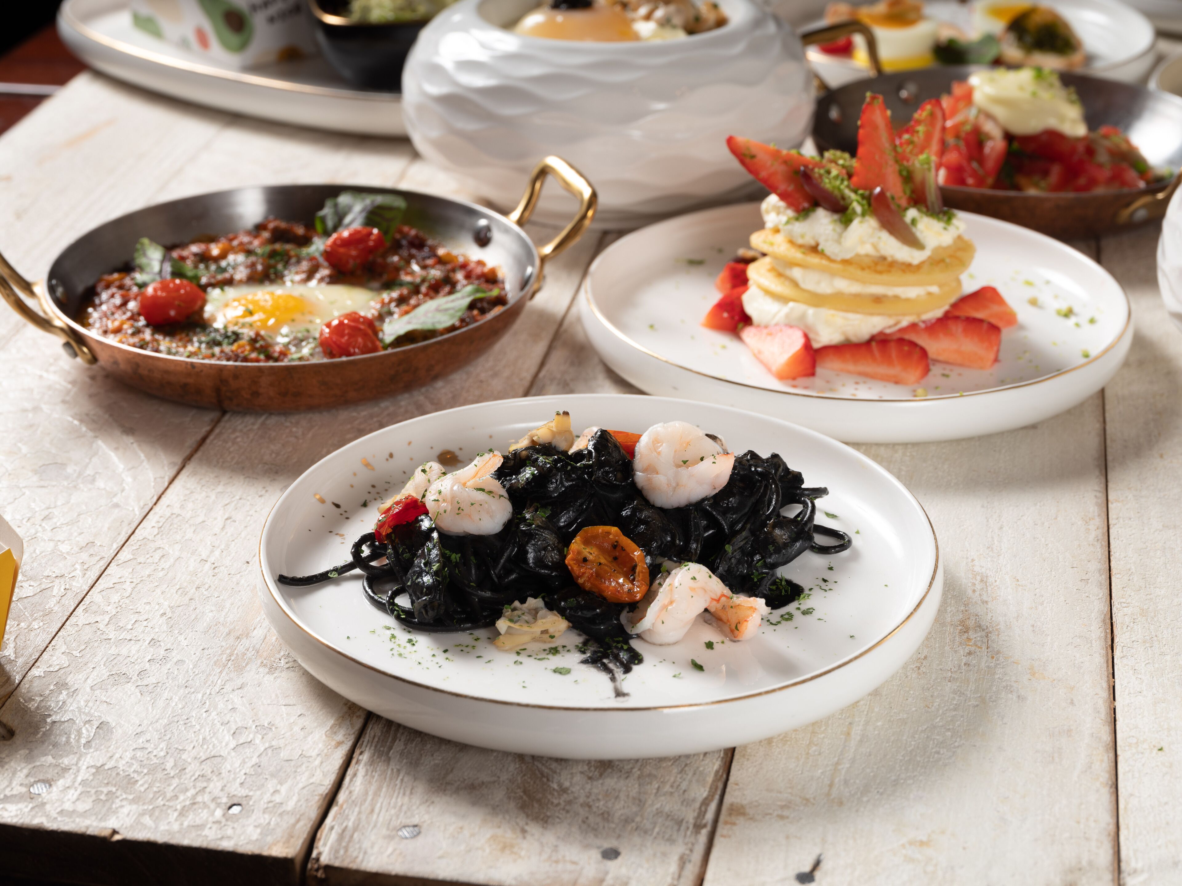 Daily buffet breakfast (CNY 219 per person)