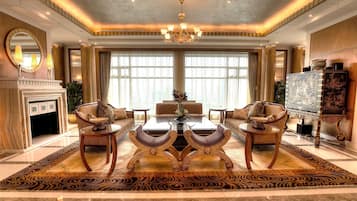 1 bedroom, premium bedding, minibar, in-room safe