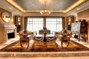 1 bedroom, premium bedding, minibar, in-room safe