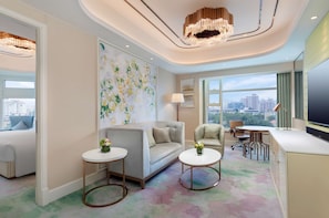 Premium bedding, minibar, in-room safe, desk