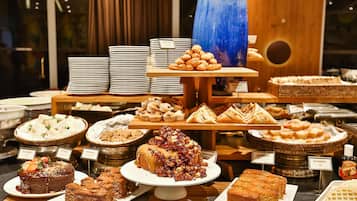 Daily buffet breakfast (BRL 73.45 per person)