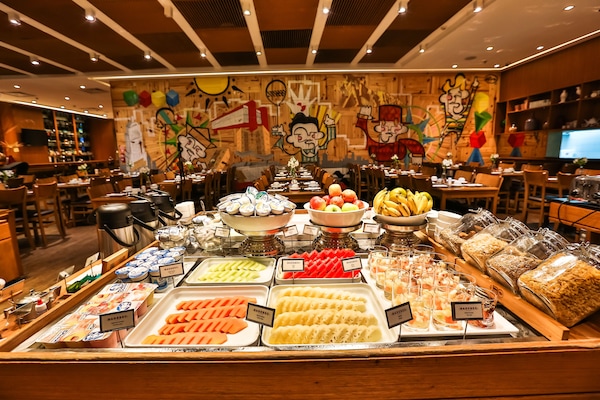 Café da manhã com buffet diário (BRL 73.45 por pessoa)