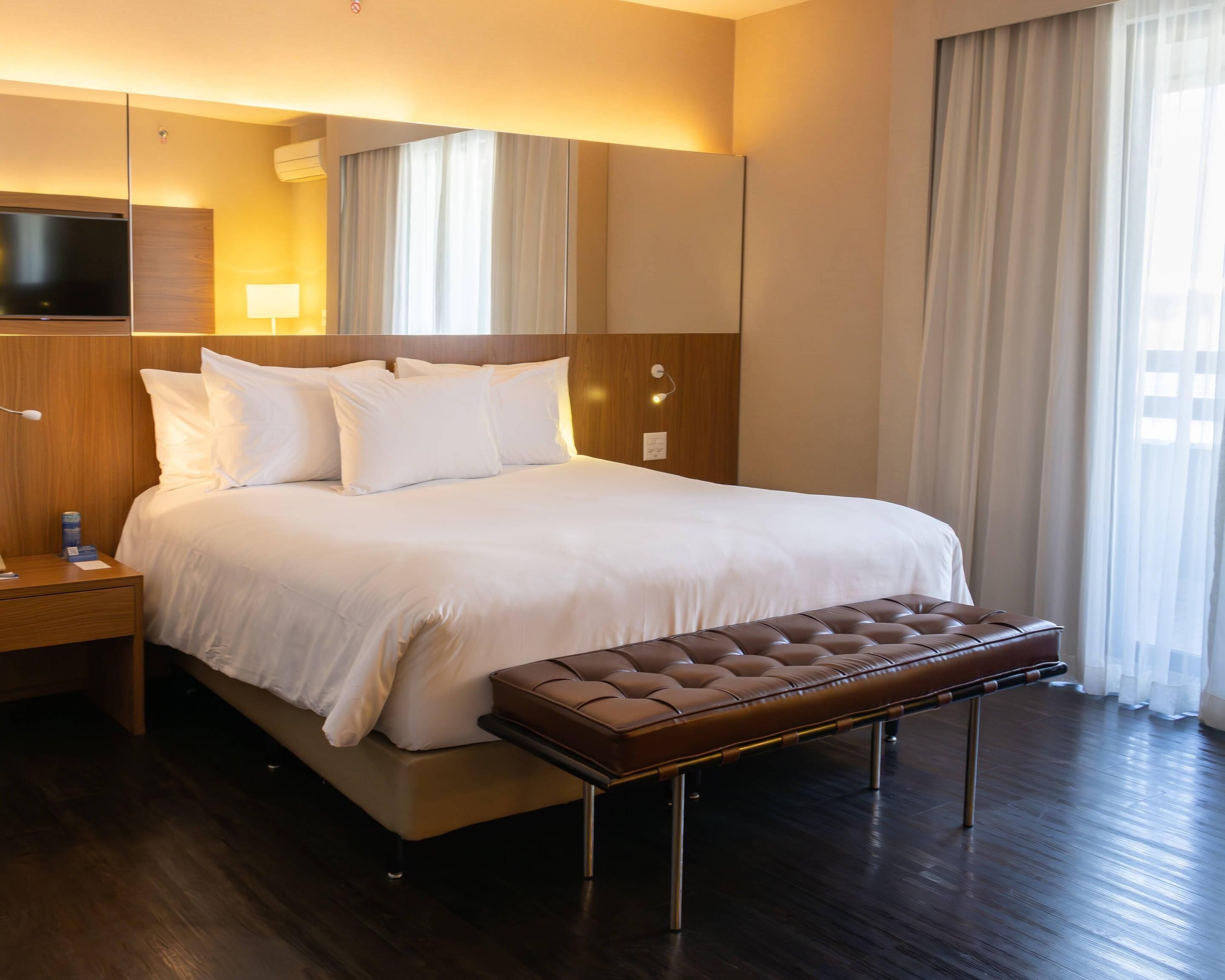 迷你吧、客房内保险箱、特色装修、办公桌