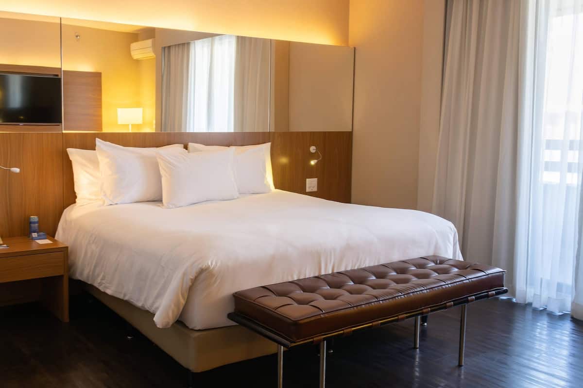 Minibar, cassaforte in camera, con stile personalizzato, una scrivania