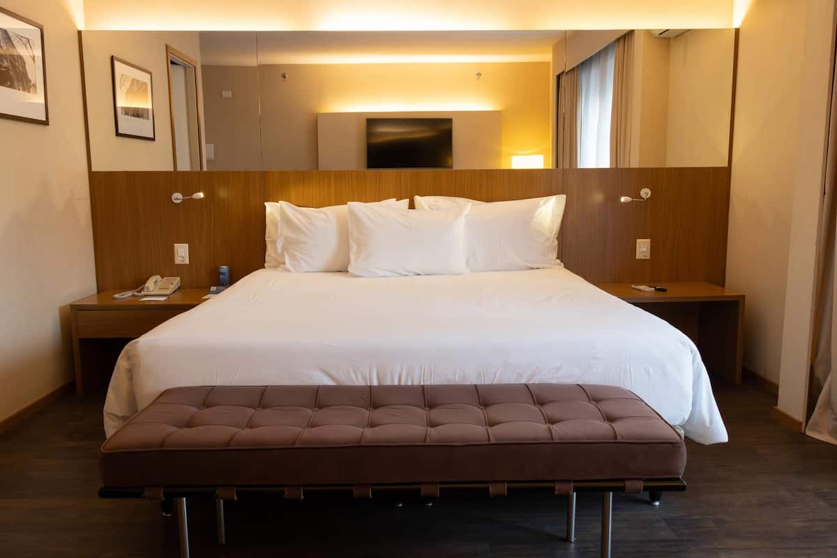 Minibar, Zimmersafe, individuell dekoriert, Schreibtisch