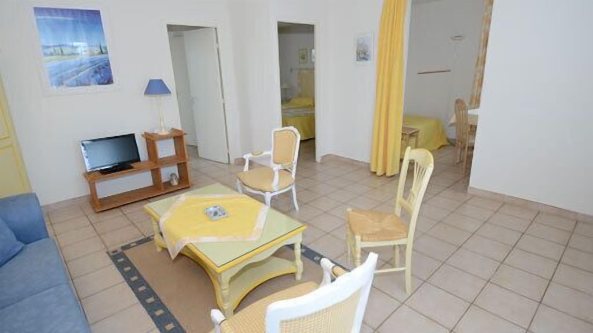 superior suite, terrace | living room | flat-screen tv