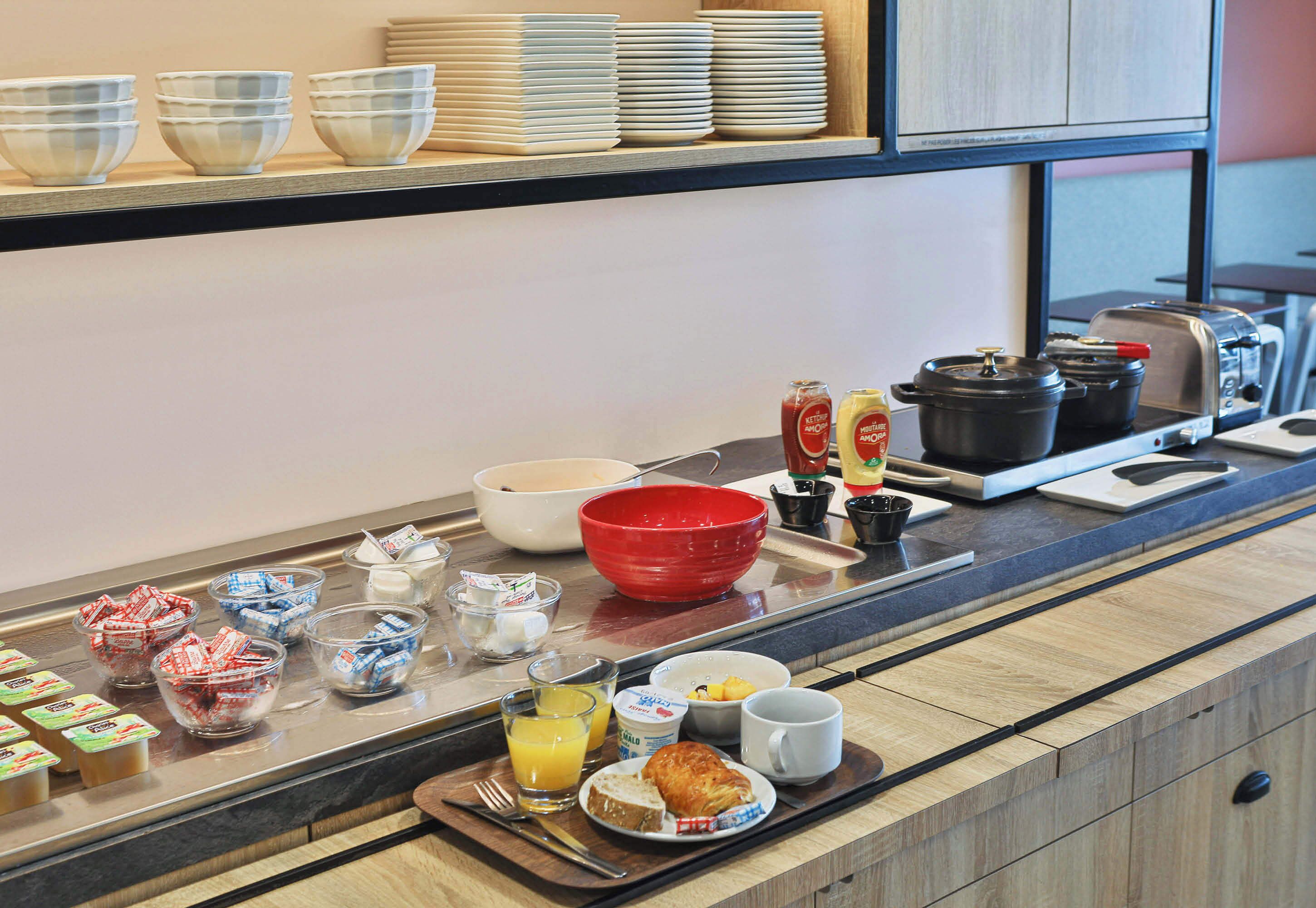 daily buffet breakfast for a fee