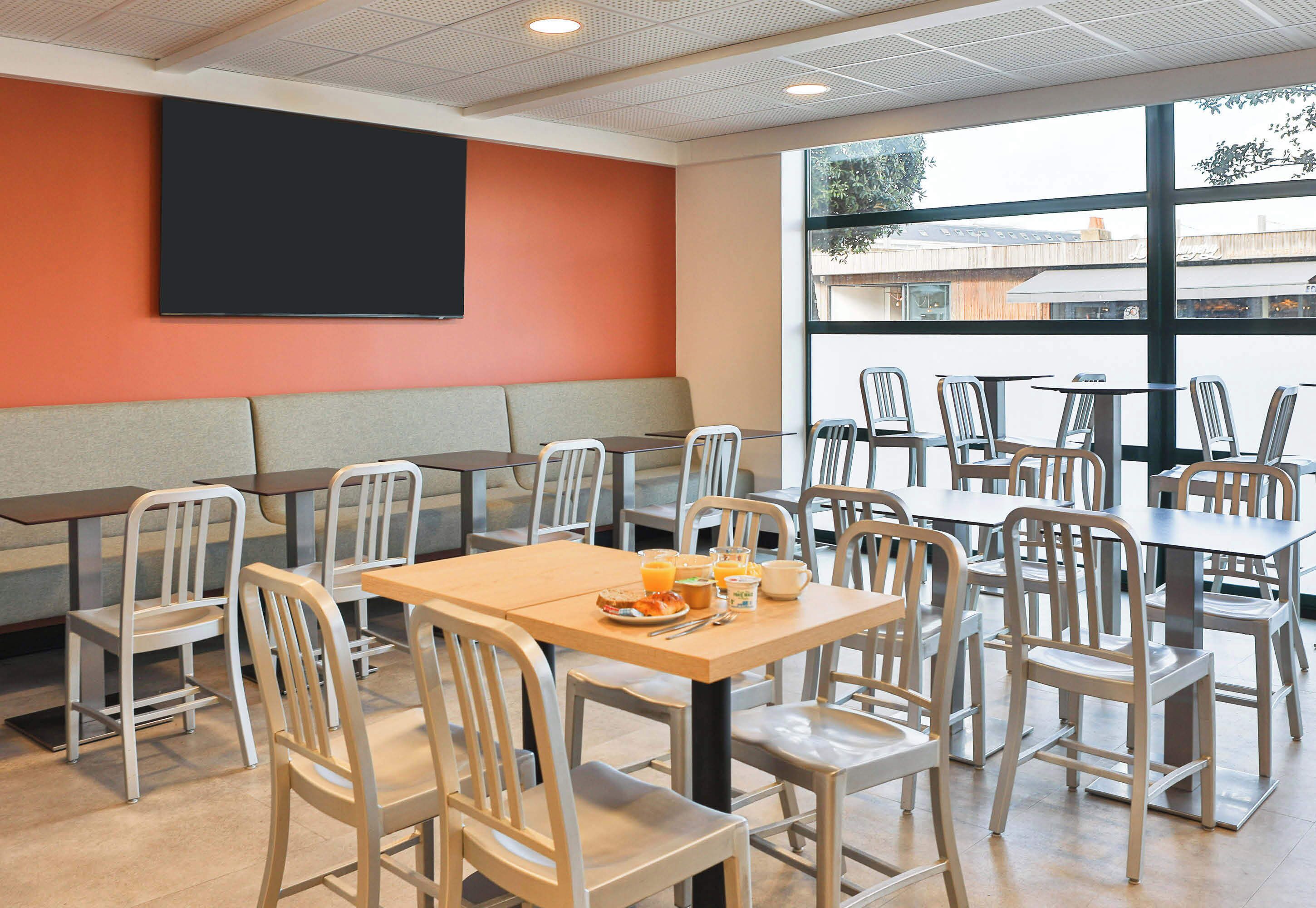 daily buffet breakfast for a fee