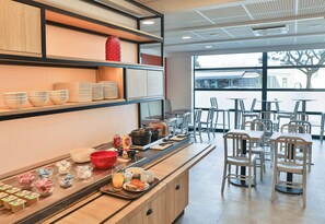 Desayuno buffet todos los días (con cargo) 