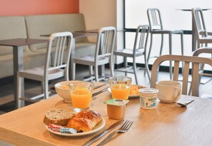 Buffet déjeuner (11.50 EUR par personne)