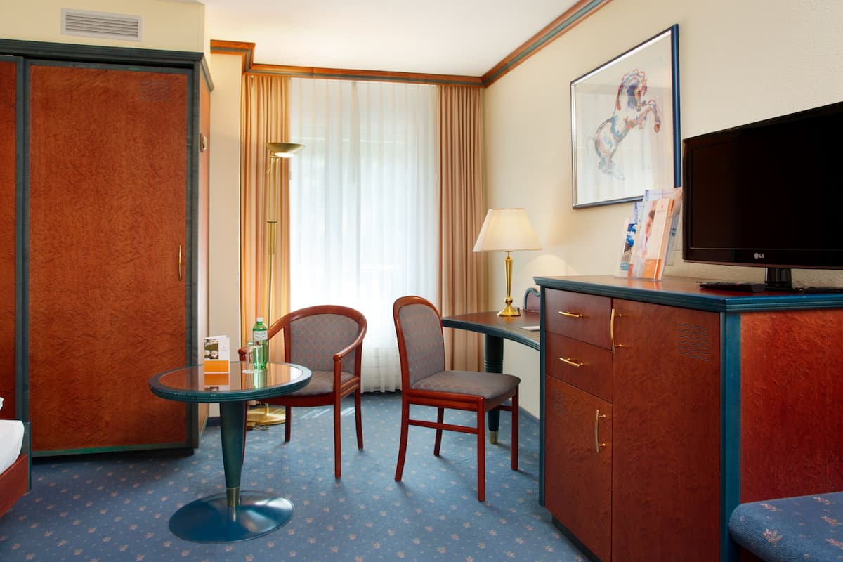 1 bedroom, hypo-allergenic bedding, minibar, in-room safe