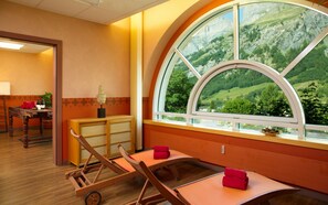 Couples treatment rooms, sauna, hot tub, steam room, hot springs