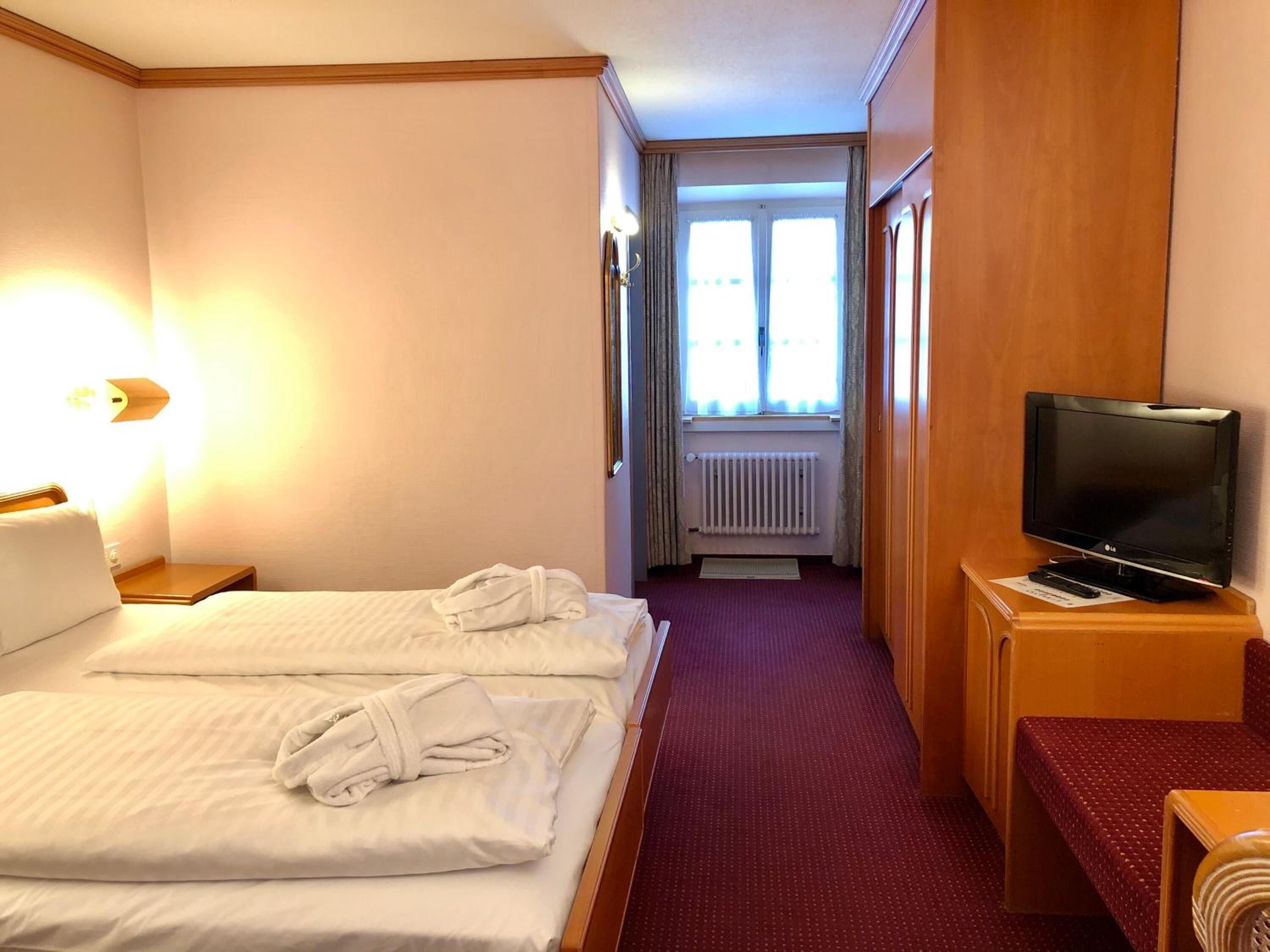 Literie hypoallergénique, minibar, coffres-forts dans les chambres
