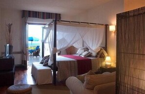 Suite | Minibar, desk, cribs/infant beds