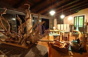 2 restaurants, breakfast, lunch, dinner served; Italian cuisine