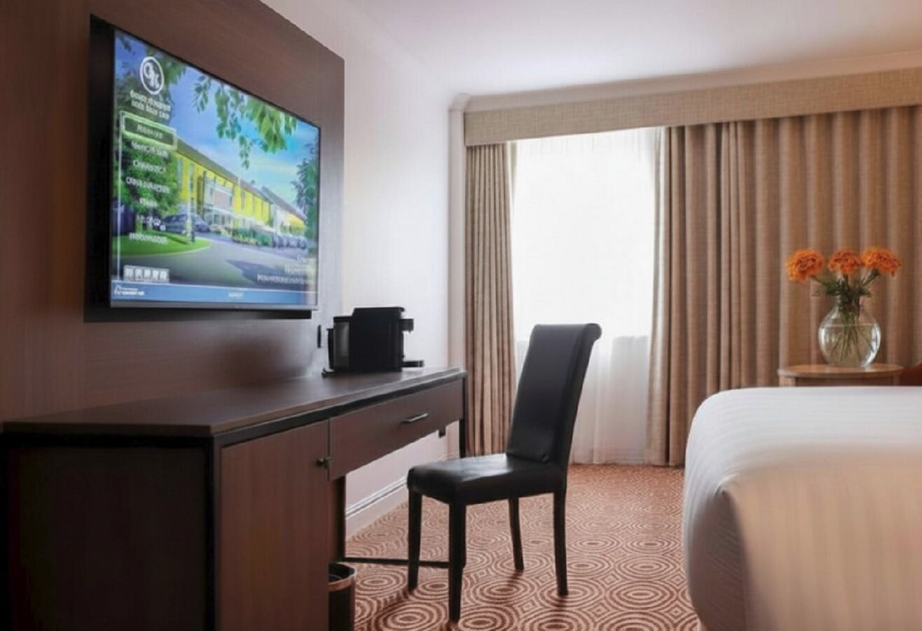 Peti besi dalam bilik, meja, seterika/papan seterika, Wi-fi percuma 