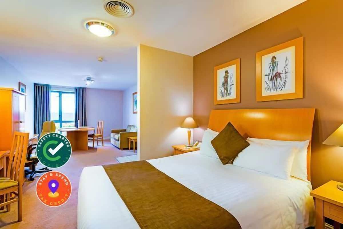 Coffre-fort, bureau, fer et planche Ă repasser, accĂšs au Wi-Fi (inclus)