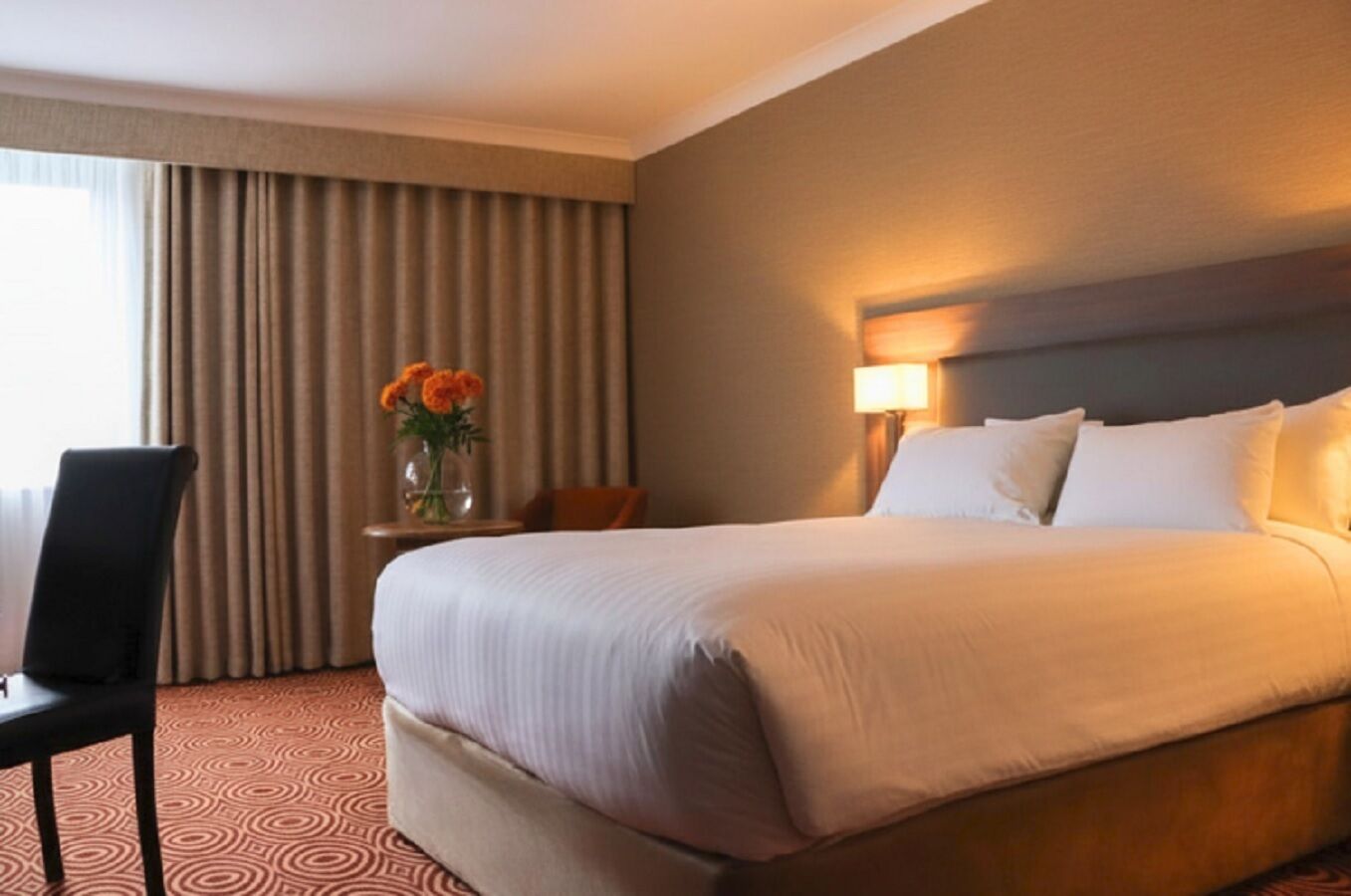 Peti besi dalam bilik, meja, seterika/papan seterika, Wi-fi percuma 