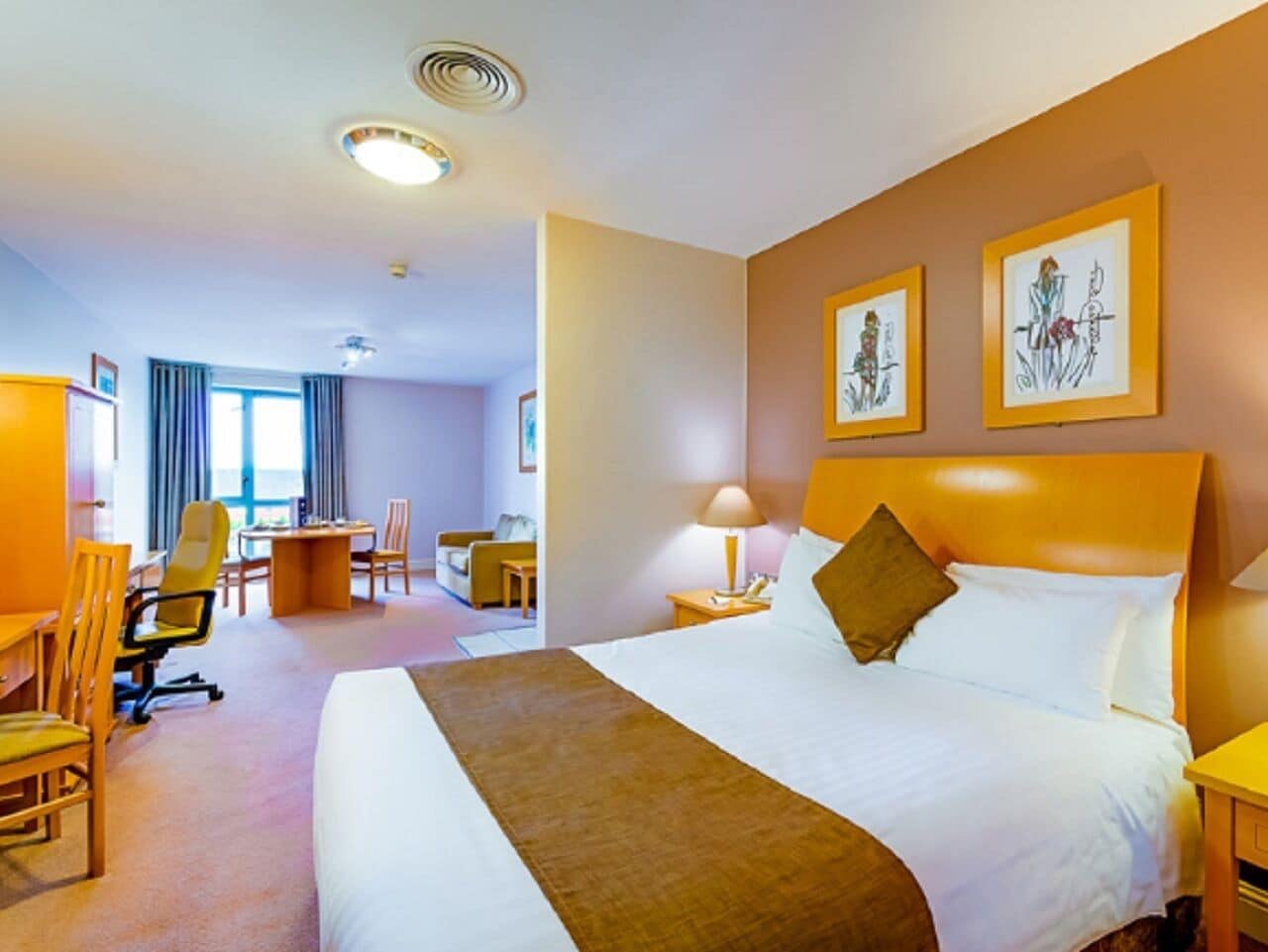 Suite (Lifestyle)
