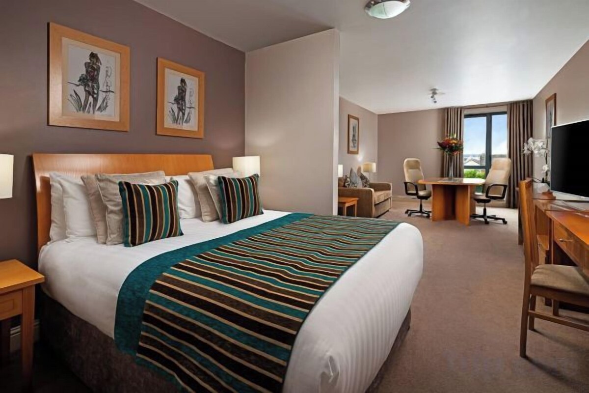 In-room safe, desk, iron/ironing board, WiFi (free)
