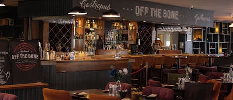 2 restaurants, lunch, dinner served; Indian cuisine