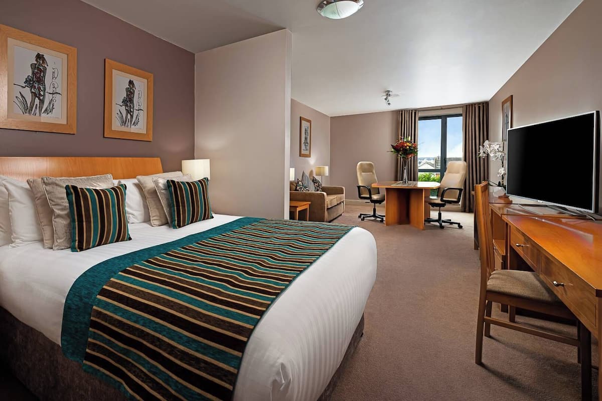 In-room safe, desk, iron/ironing board, free WiFi