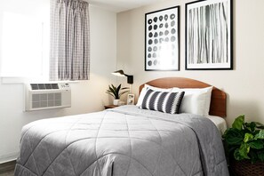 Upgrade, 1 Queen | Free internet, bed sheets