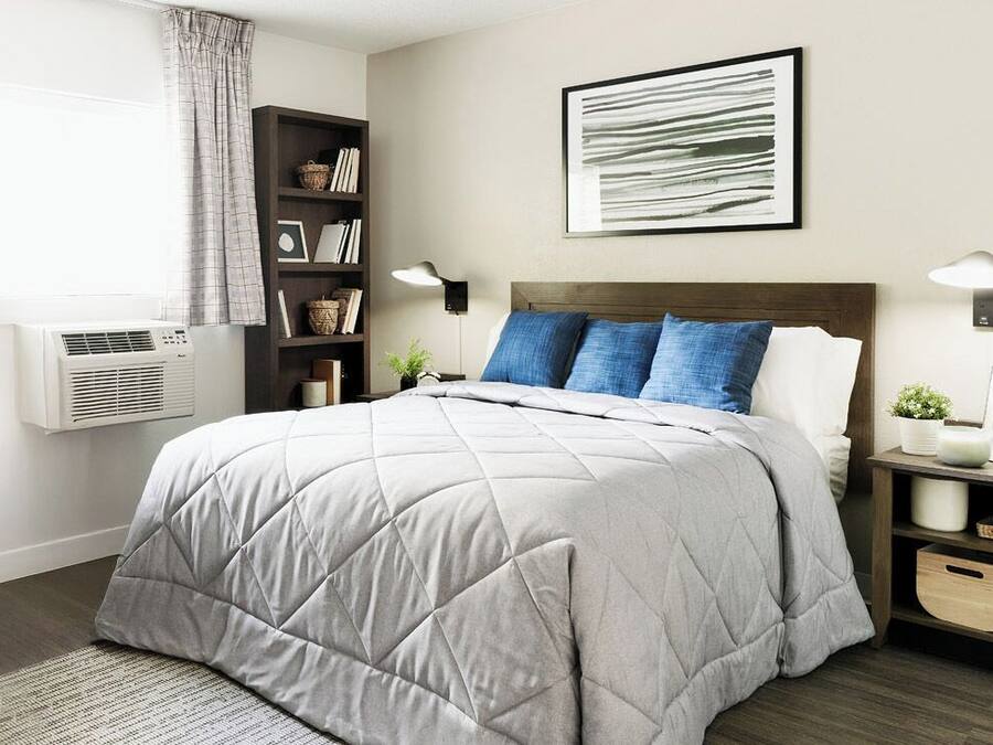 WiFi (free), bed sheets
