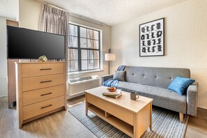 Desk, WiFi, bed sheets