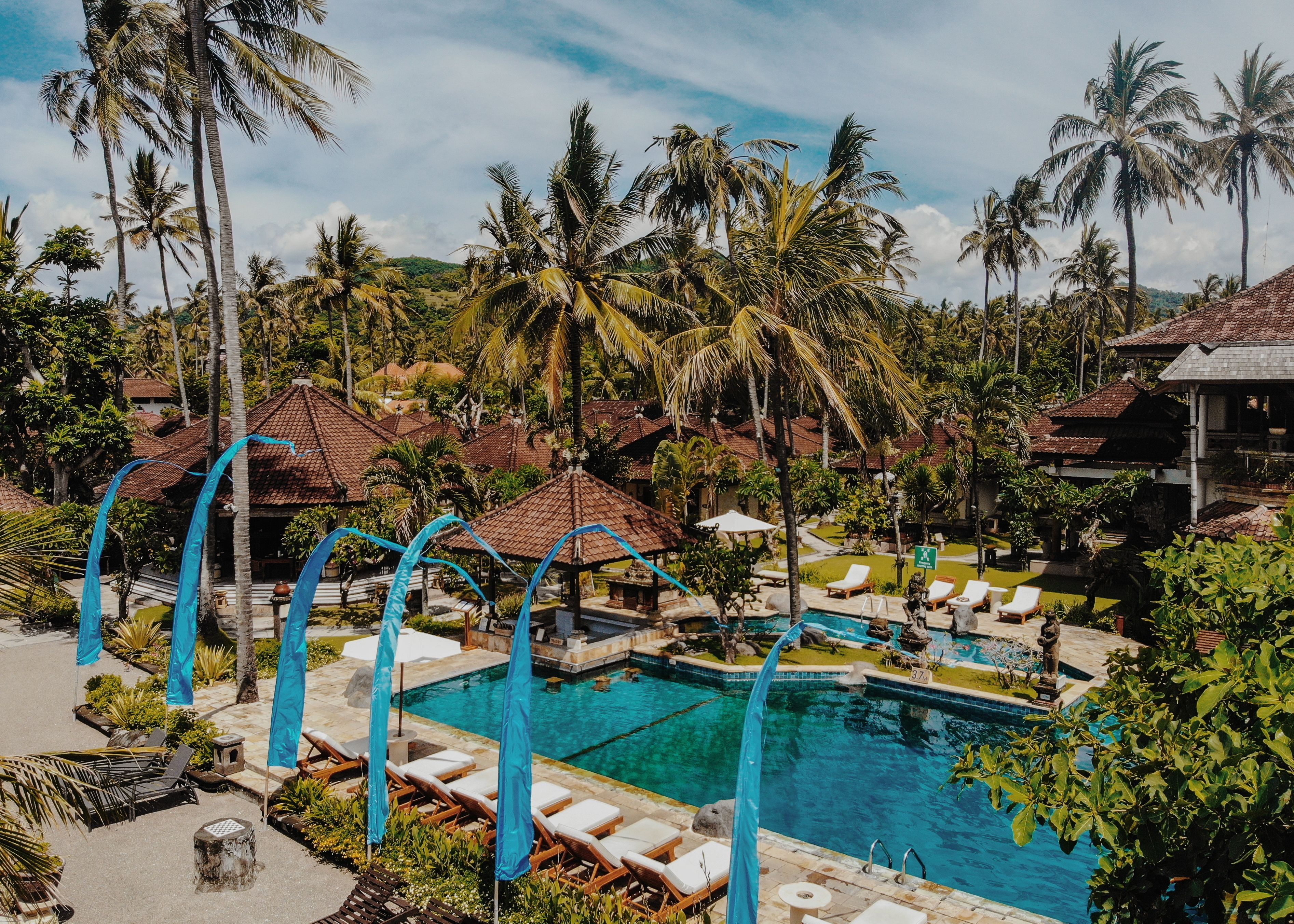 outdoor pool, pool loungers