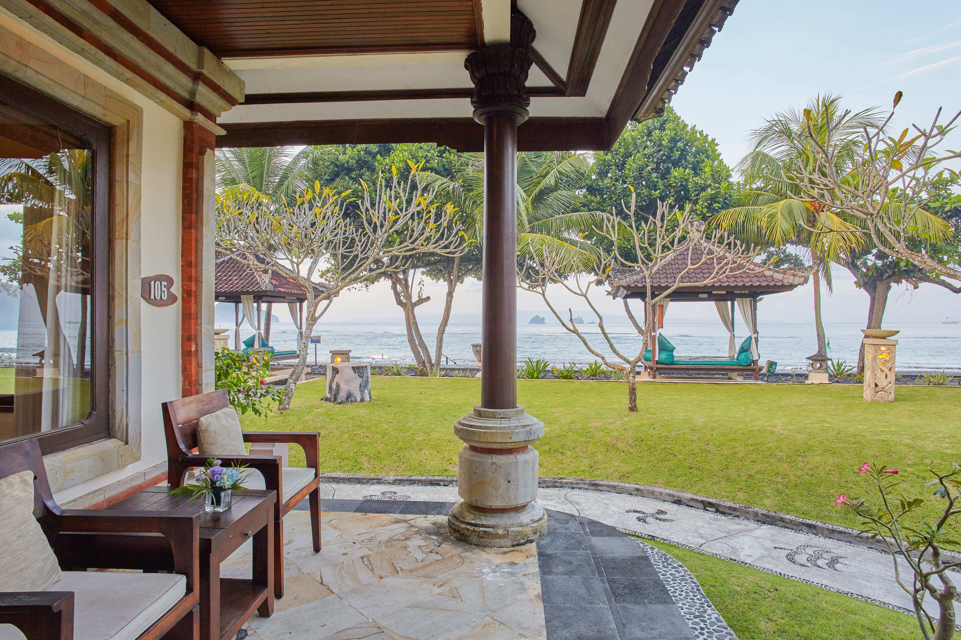 Deluxe Beach Front Villa | 露台