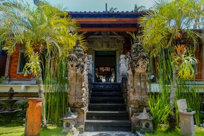 Khuôn viên nơi lưu trú