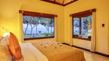 Minibar, in-room safe, desk, iron/ironing board