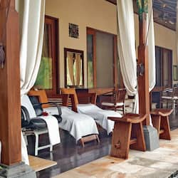 Couples treatment room(s), sauna, hot tub, steam room, body treatments
