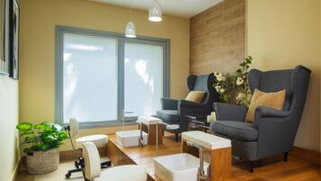 Sauna, hot tub, body treatments, aromatherapy, hot stone massages