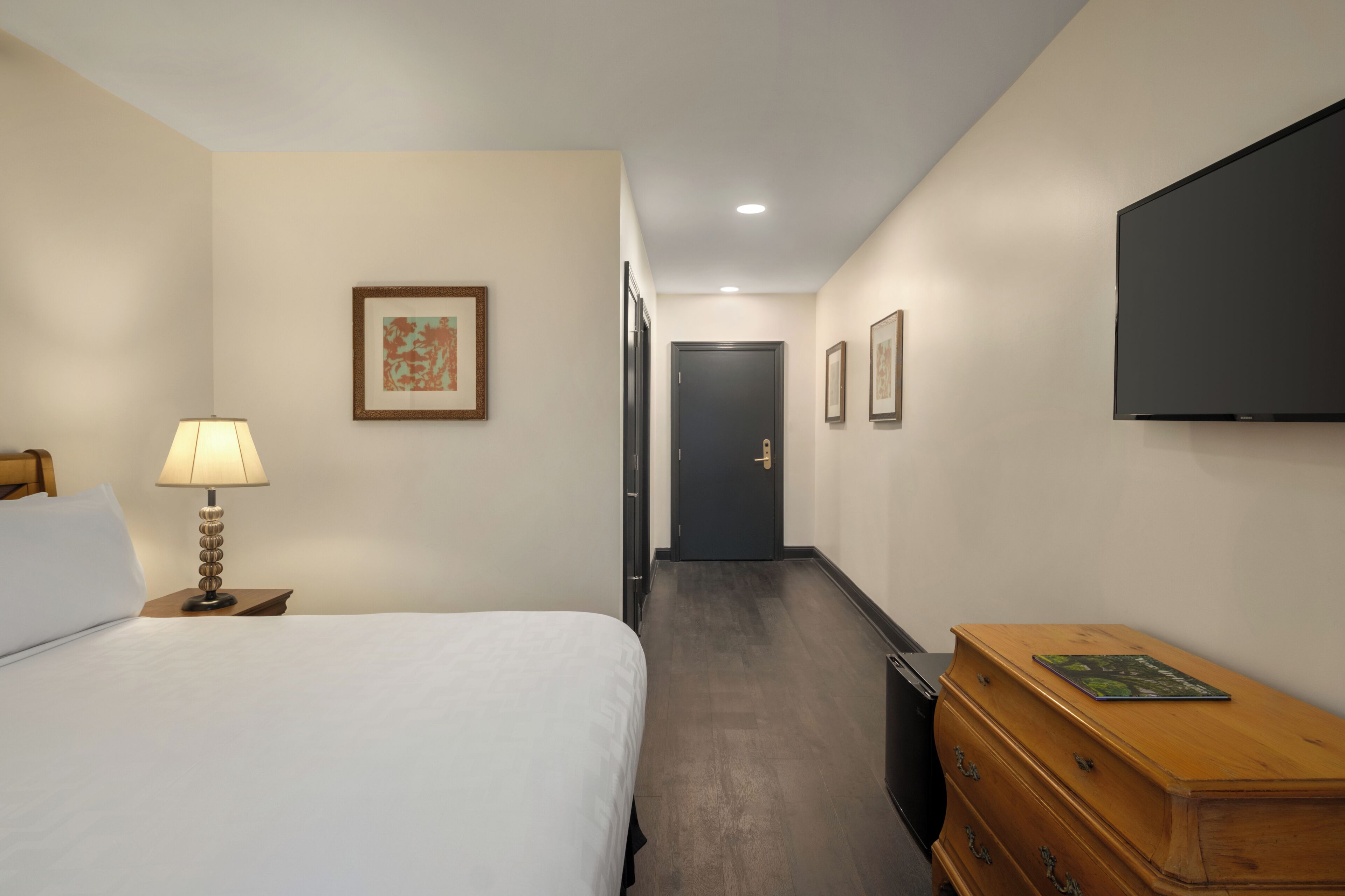 1 bedroom, in-room safe, individually decorated, individually furnished