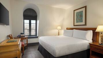 Deluxe Room, 1 King Bed | In-room safe, individually decorated, individually furnished