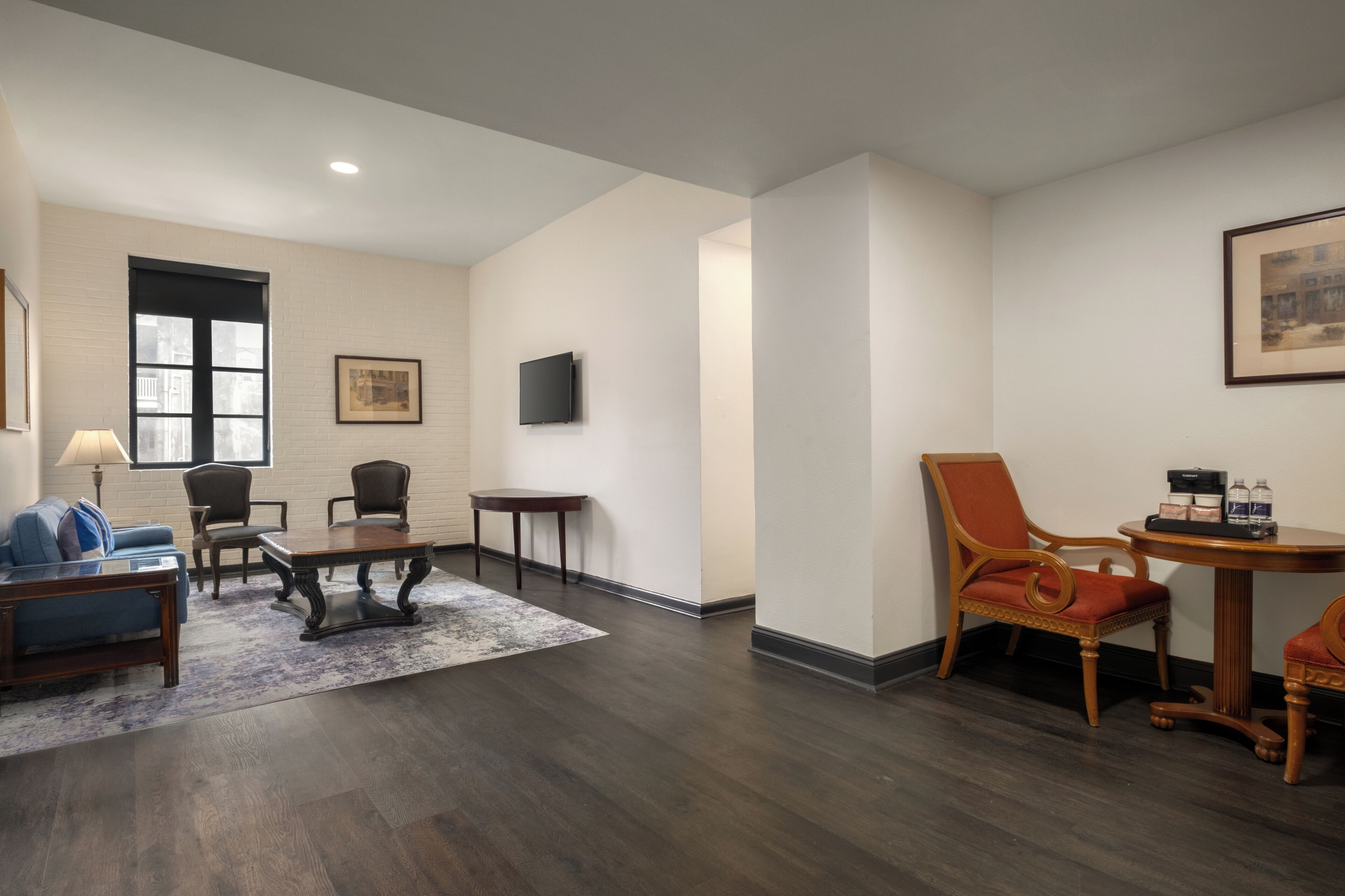 suite, 1 bedroom | 1 bedroom, in-room safe, individually decorated, individually furnished