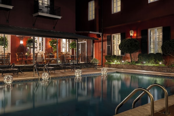 Outdoor pool, sun loungers